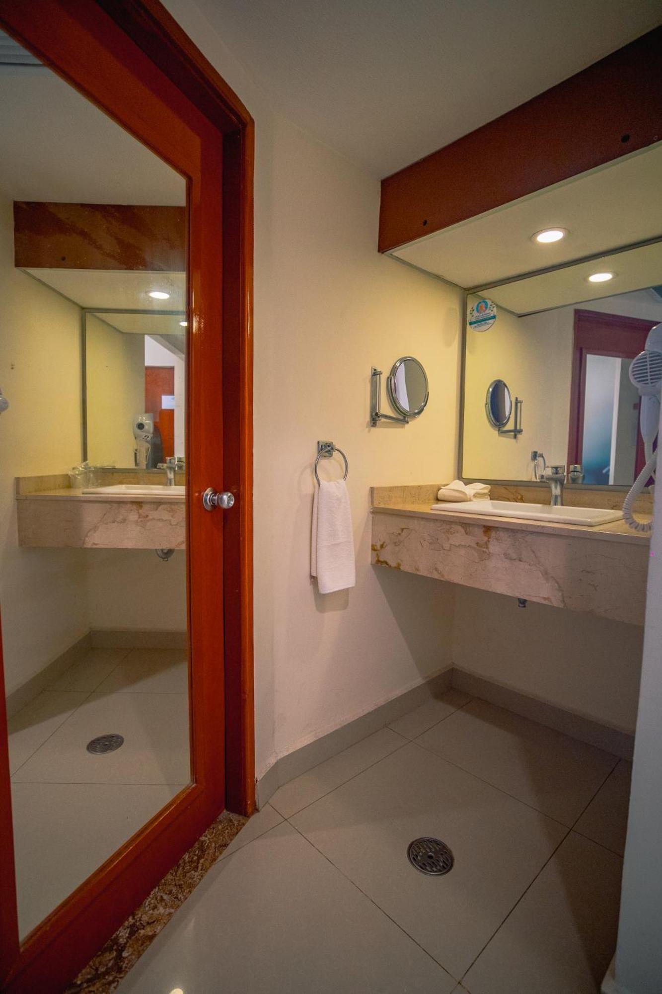 Hotel Hostal De Cortes Veracruz Bagian luar foto