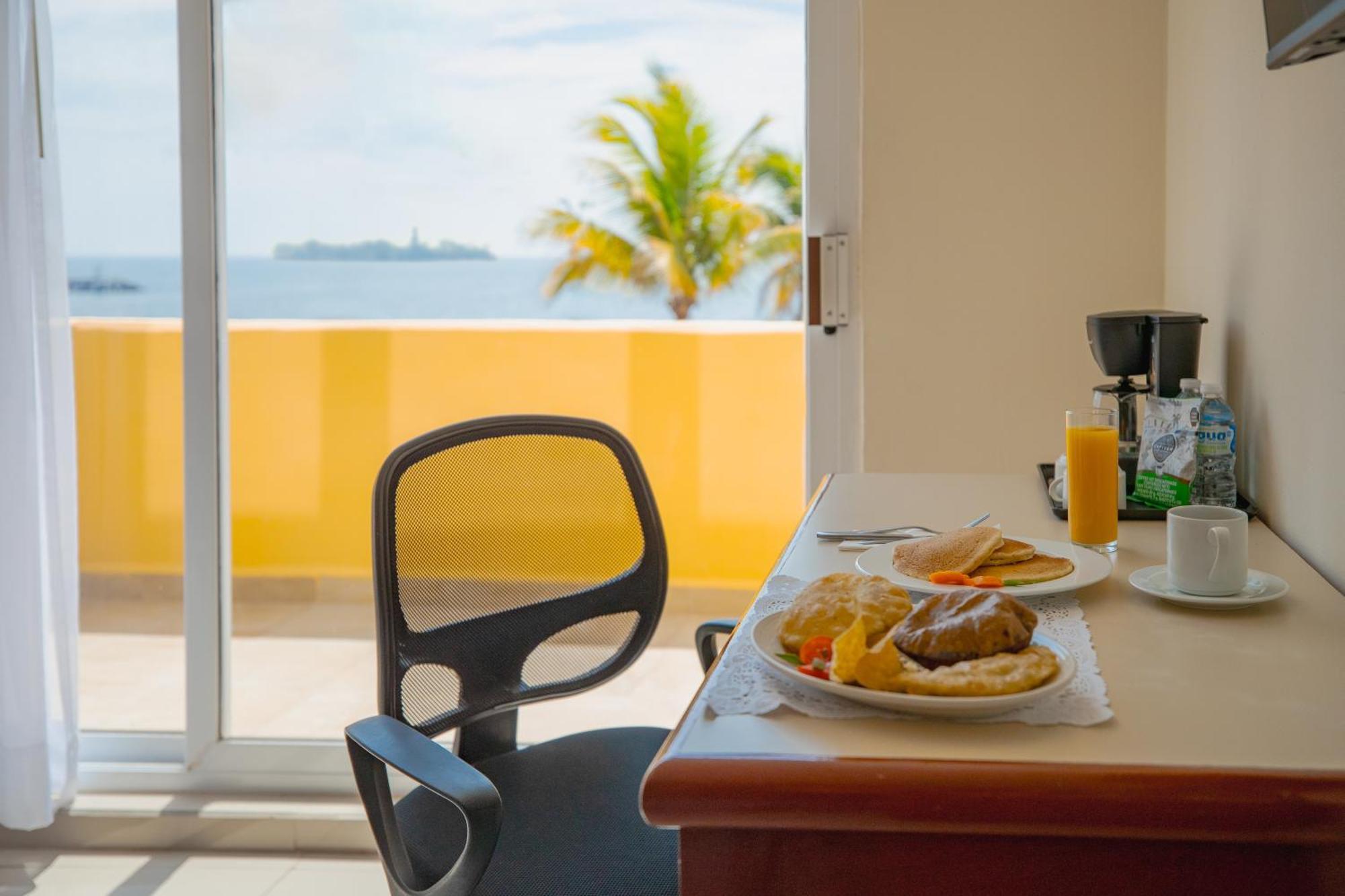 Hotel Hostal De Cortes Veracruz Bagian luar foto